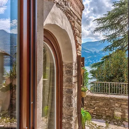 Appartamento Lakeview Design With Patio E Ac Steps To Ferry Carate Urio